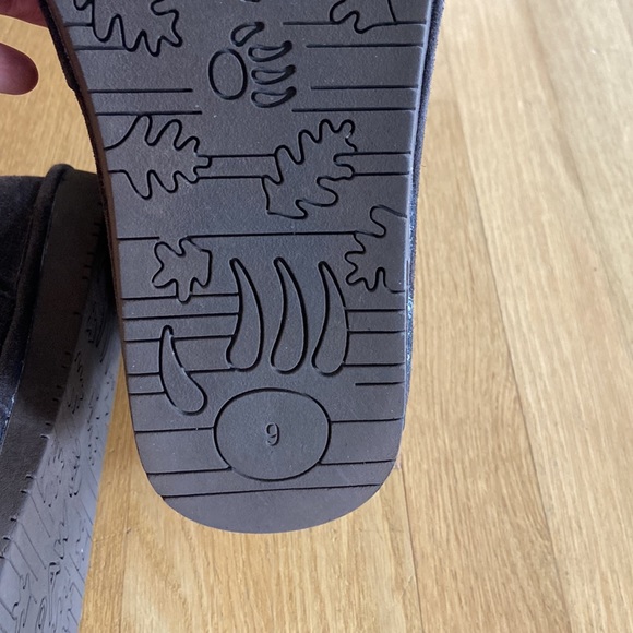 BearPaw Like New  “Abby” Chocolate Suede Boots - Picture 10 of 12